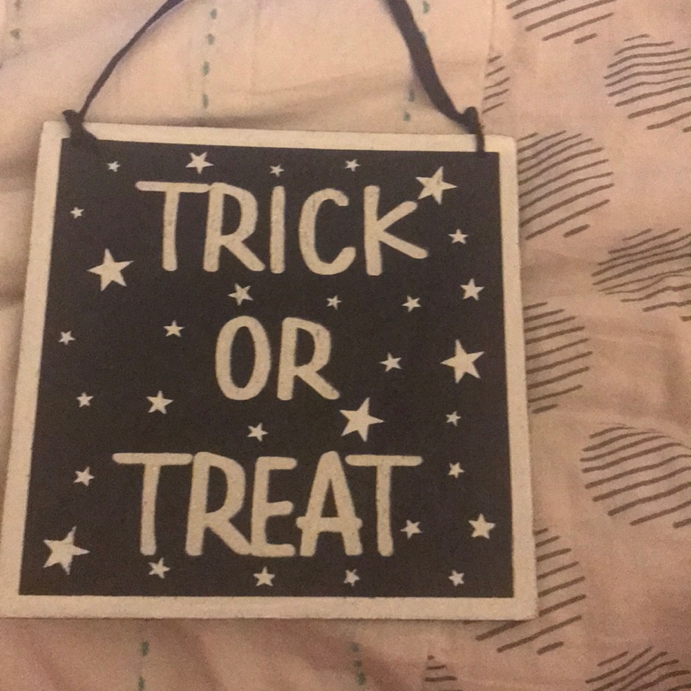 a Halloween sign for your door